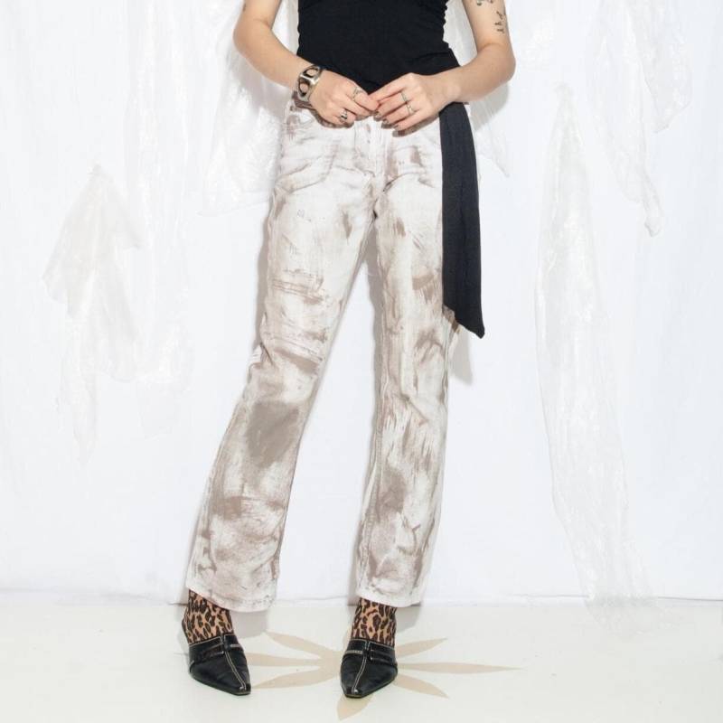 Überarbeitete Vintage Y2K Bootcut Jeans in Weiß Und Braun - 2000Er Jahre Upcycled Handbemalte Hose Mit Niedriger Taille Grunge Style Größe M von InterzoneVntg