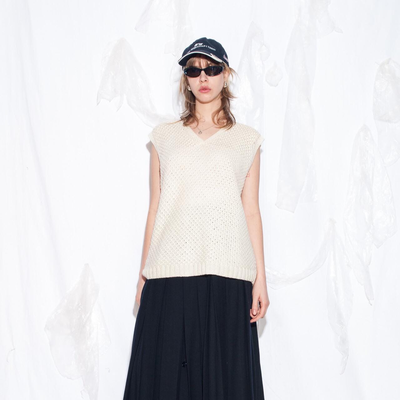 Vintage 70Er Jahre Strickweste in Off-White - 1970S Handgefertigtes Ärmellose Weste Pullover Top Oversized Style von InterzoneVntg