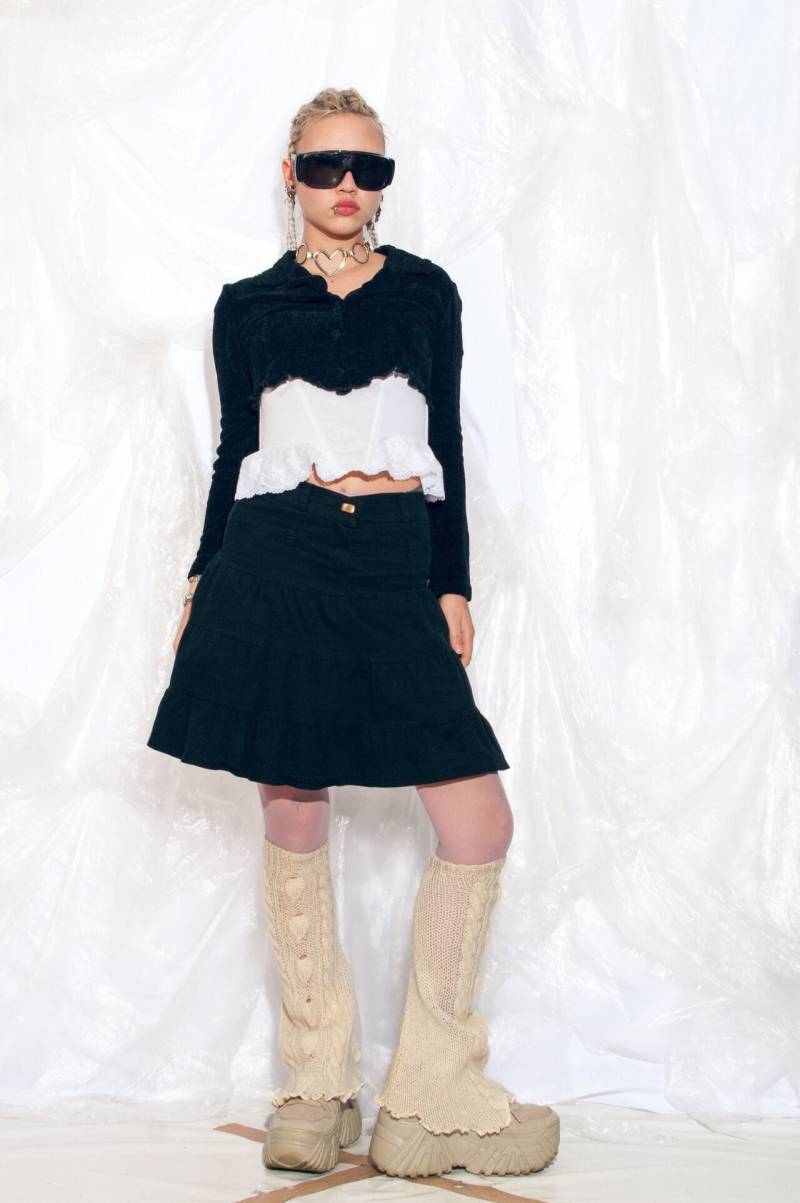 Vintage 80Er Überarbeitete Crop Top Strickjacke in Schwarz Mit Kopfsalat Saum 1980S Cropped Shirt Gothic Whimsigoth Dark Academia Small von InterzoneVntg