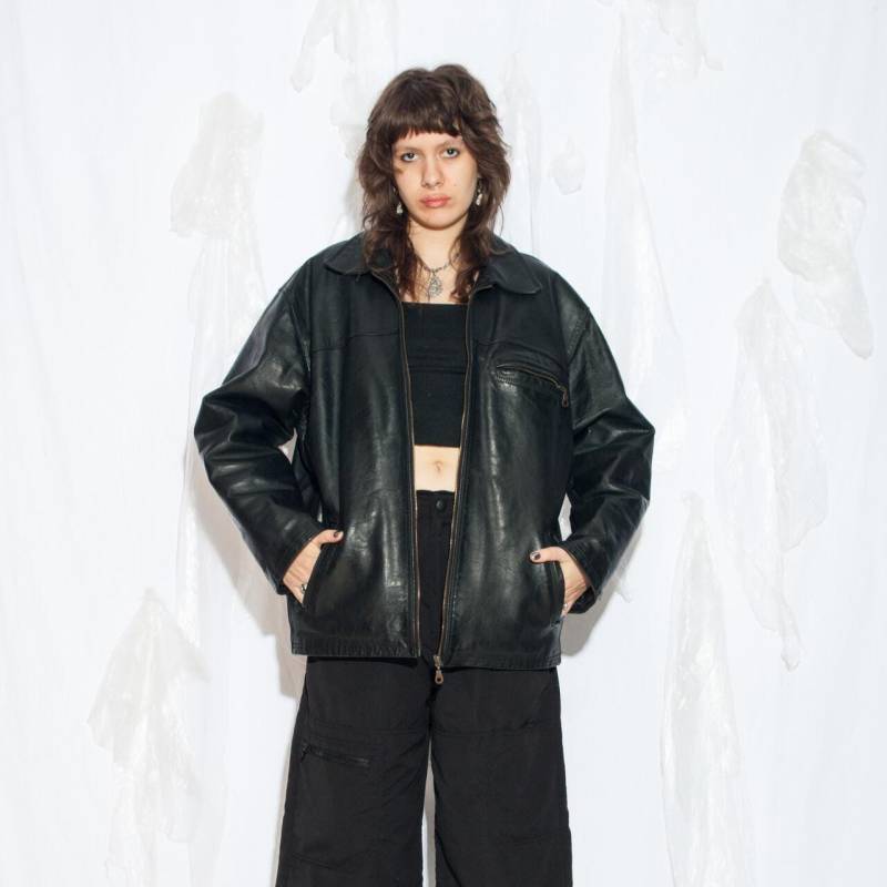 Vintage 90Er Jahre Leder Bomberjacke in Schwarz - Oversized Boyfriend Fit Mantel Gender Neutral Mode Vintage 90Er Jahre Leder Bomberjacke in Schwarz - Oversized Boyfriend Fit Mantel Gender Neutral Mode von InterzoneVntg