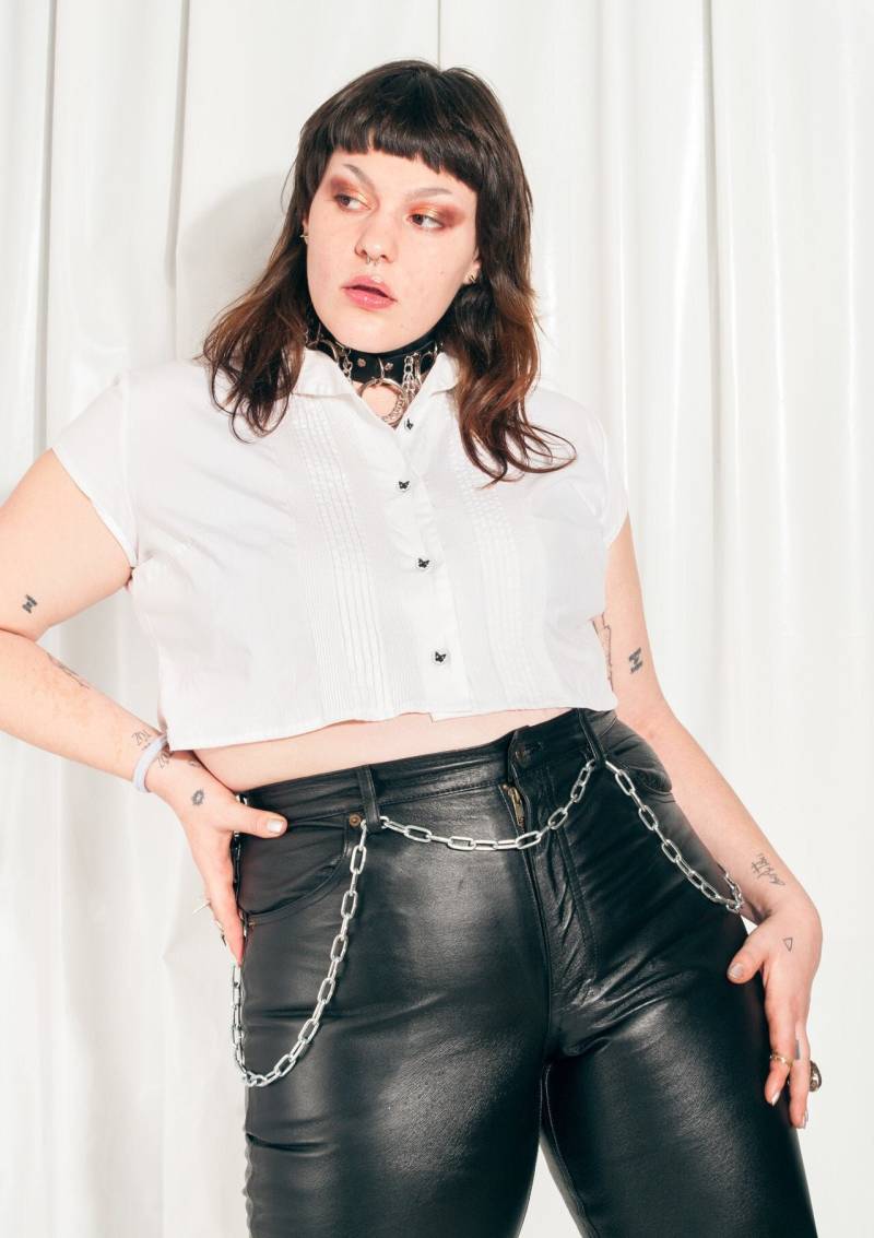Vintage Bluse 50Er Jahre Reworked Crop Shirt in Weißer Baumwolle 1950Er Upcycled Top Plissee Dark Academia Adreppy von InterzoneVntg