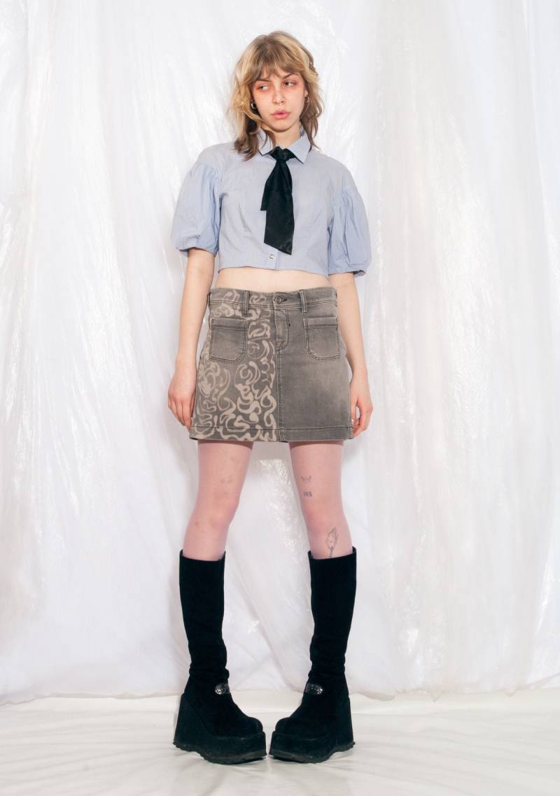 Vintage Denim Rock Y2K Painted Flame Mini in Grau 2000S Upcycled Mexx Low Rise Fairycore Rave Größe S von InterzoneVntg