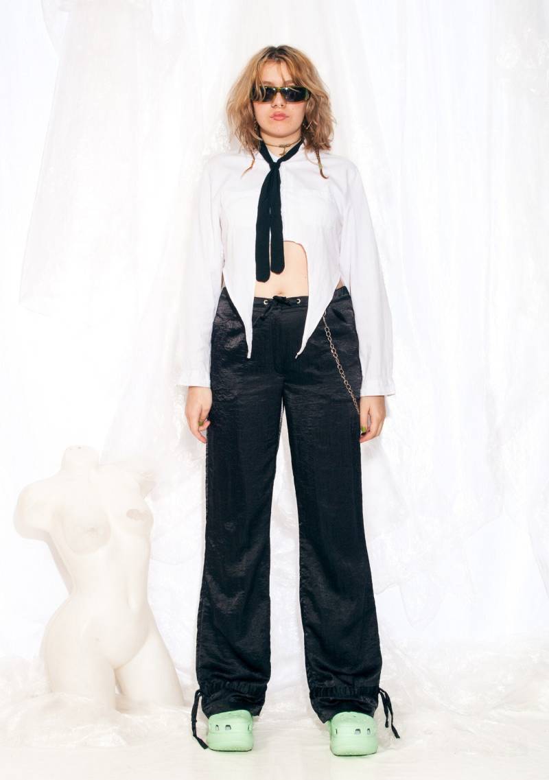 Vintage Hose Y2K Schwarz Satin Silber Kette Bequeme 2000Er Jahre Krawatte Bein Rave Party von InterzoneVntg