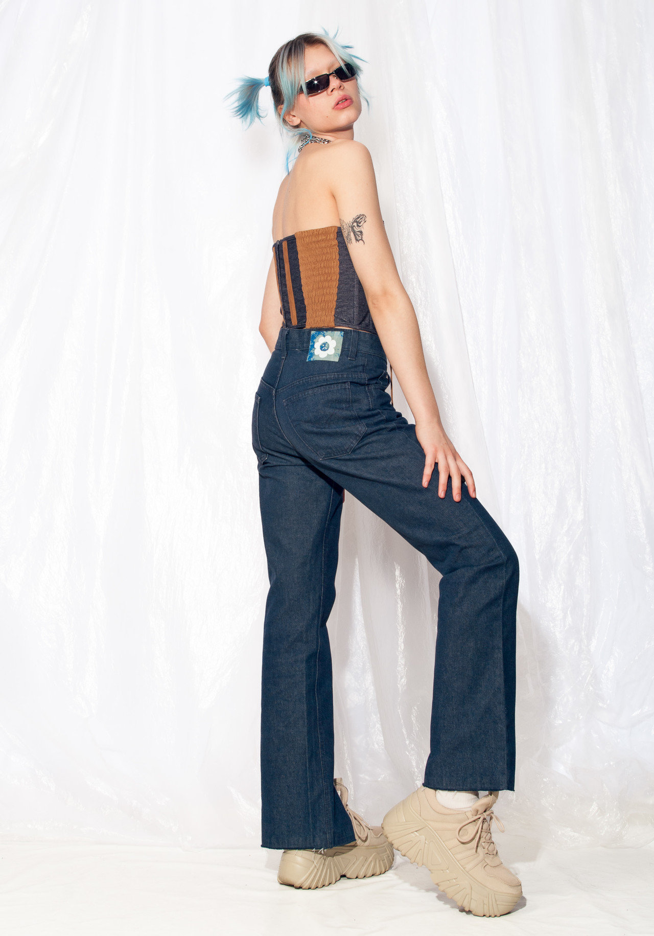 Vintage Jeans 90Er Jahre Reworked Slit Daisy Patch Hose 1990Er Gerades Bein High Waisted W28 L32 Small S von InterzoneVntg