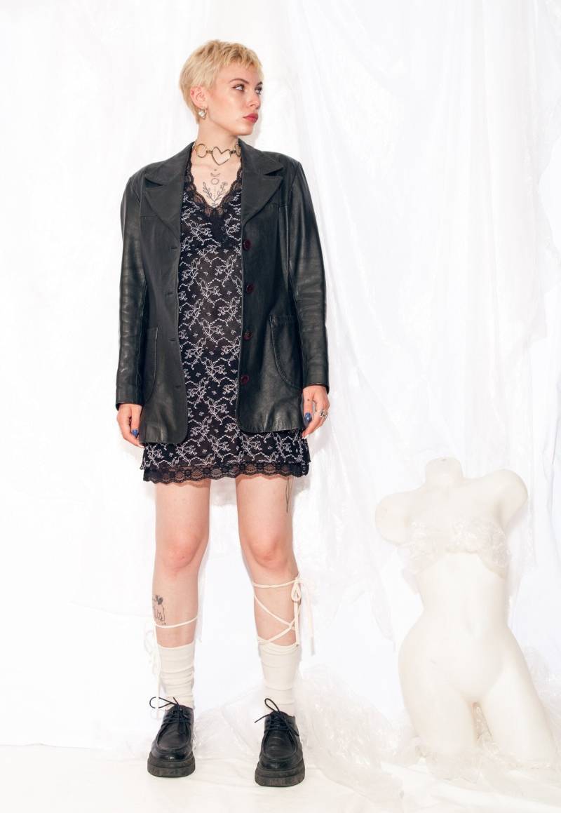 Vintage Ledermantel 90Er Jahre Matrix Style Jacke in Schwarz 1990S Y2K Dark Academia Aesthetic Coatie Preppy Medium von InterzoneVntg