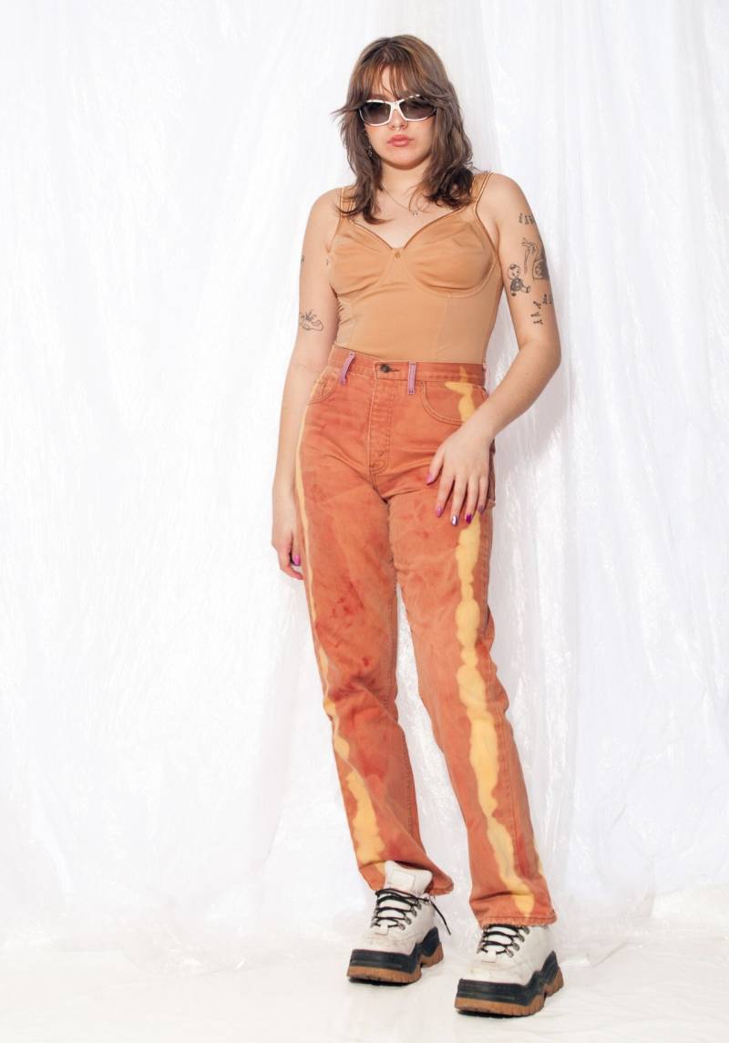 Vintage Levi's Jeans 80Er Jahre Reworked Denim Hose in Orange Gebleichte Handbemalte Rave High Waisted Größe W32 L32 L von InterzoneVntg