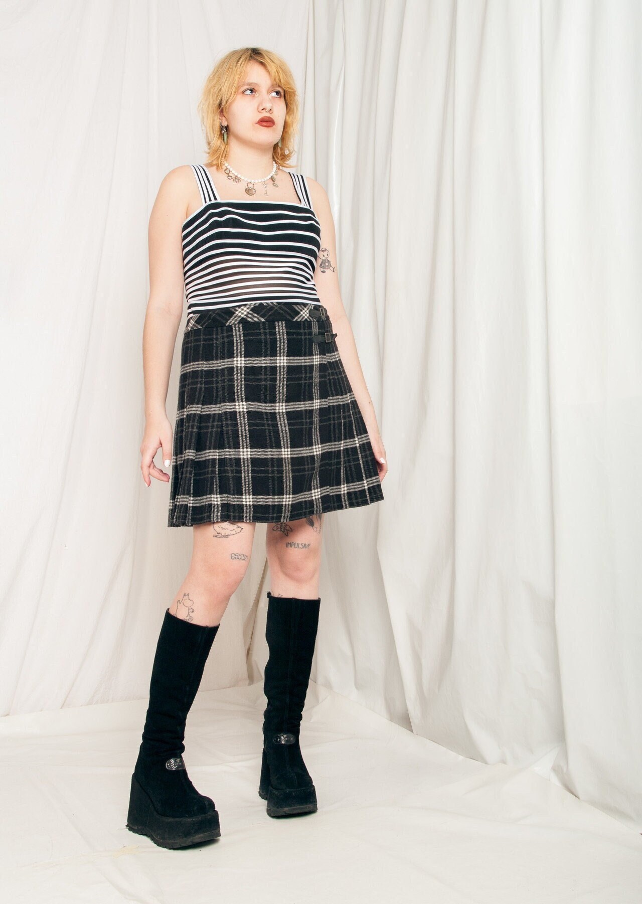 Vintage Rock 90Er Jahre Plaid Grunge Kilt in Schwarz 1990Er Punk Plissee High Rise Dark Academia Preppy von InterzoneVntg