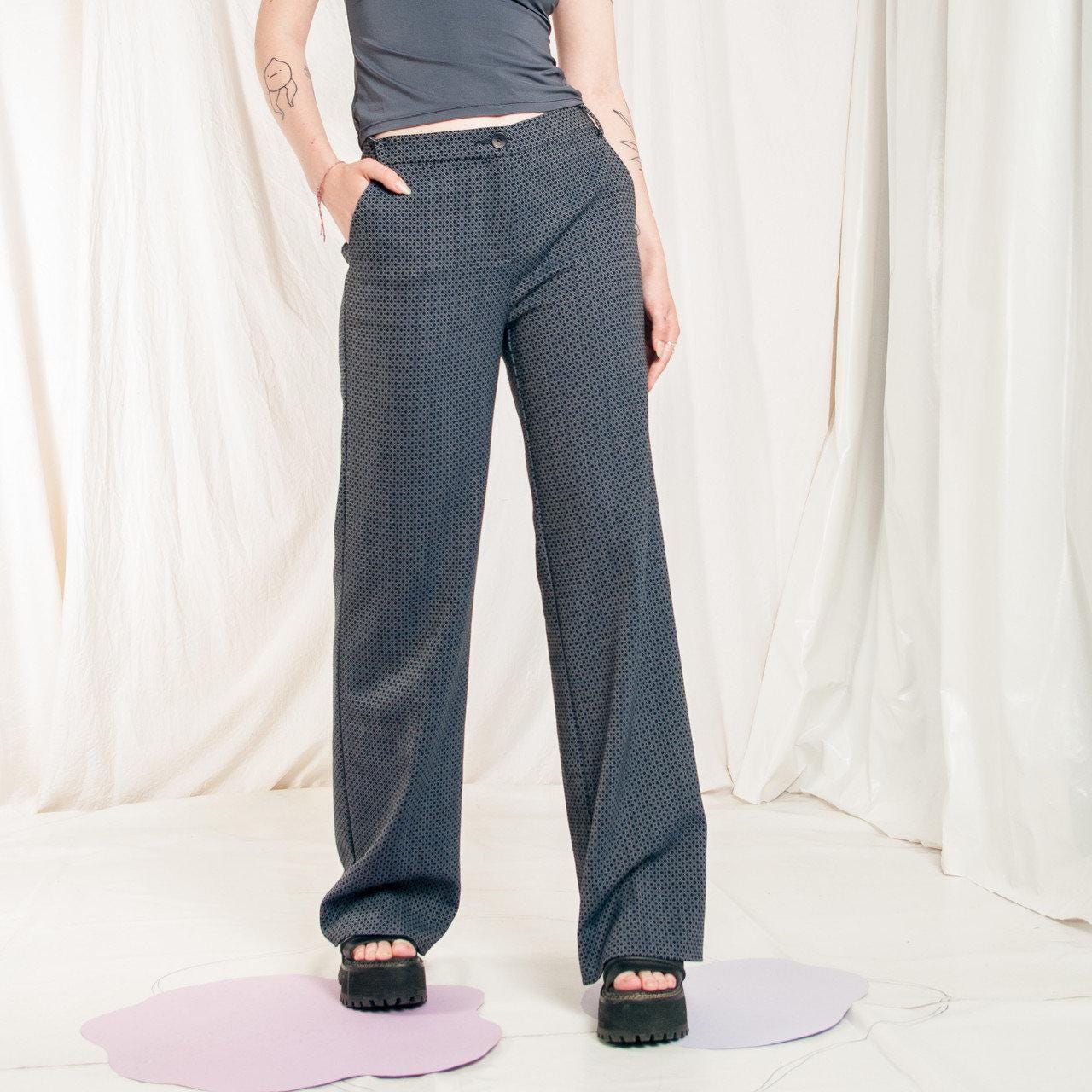 Vintage Schlaghose Y2K Weitbein Hose in Grau 2000S Business Casual Mittlerer Bund Schlaghosen Vintage Schlaghose Y2K Weitbein Hose in Grau 2000S Business Casual Mittlerer Bund Schlaghosen von InterzoneVntg