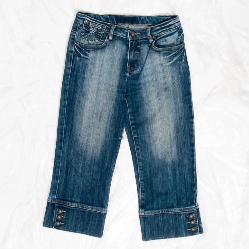 Vintage Y2K Capri Jeans in Stonewashed Blau 2000Er Jahre Low Rise Denim Kurze Hose Größe S von InterzoneVntg