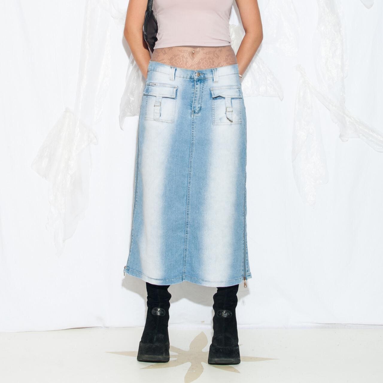 Vintage Y2K Denim Maxi Rock in Blau - 2000S Stonewashed Midi Mit Geringer Taille Grunge Style Size L Vintage Y2K Denim Maxi Rock in Blau - 2000S Stonewashed Midi Mit Geringer Taille Grunge Style Size L von InterzoneVntg