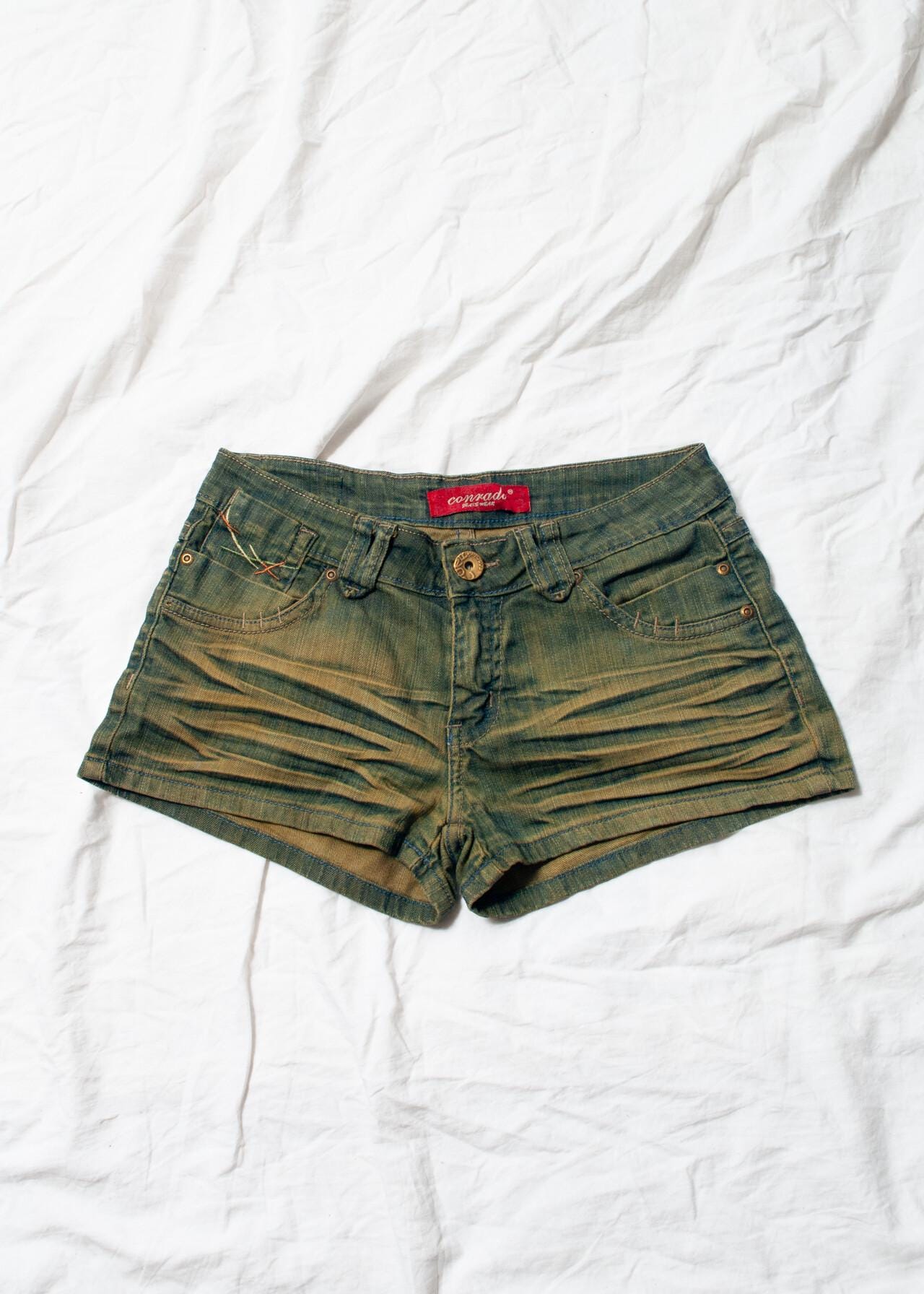 Vintage Y2K Denim Micro Shorts in Mud Wash Grün - 2000S Grunge Style Low Rise Jeans Upcycled Kleidung Größe M von InterzoneVntg