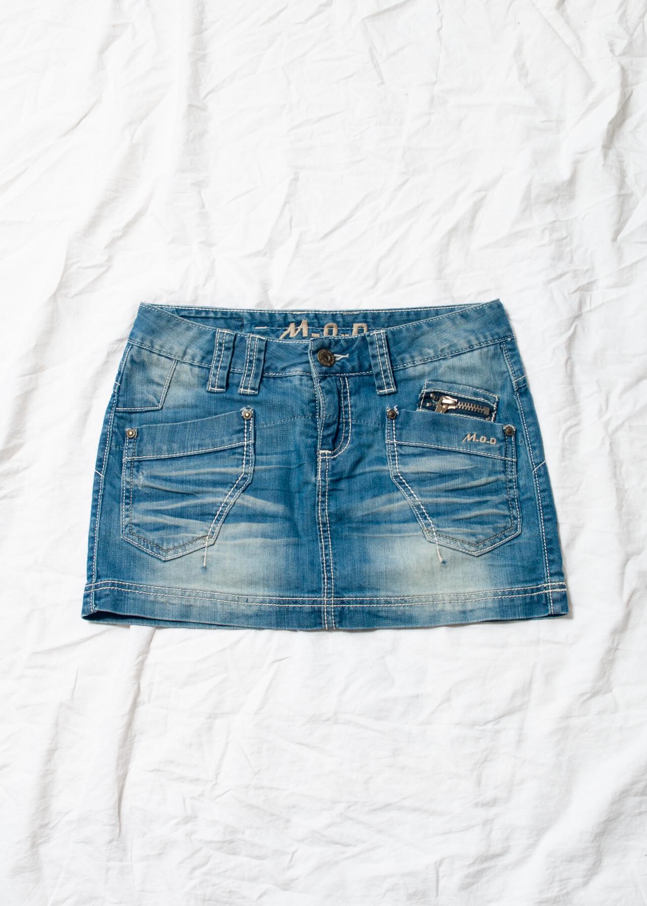 Vintage Y2K Denim Mini Rock in Blau - 2000S Stonewashed Low Rise Micro Fashion Size S von InterzoneVntg