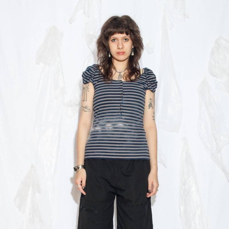 Vintage Y2K Drykorn Puffärmeloberteil in Grau Und Blau Gestreift - 2000Er Jahre Designer T-Shirt Clown Ästhetik Figurbetonte Bluse Größe L von InterzoneVntg