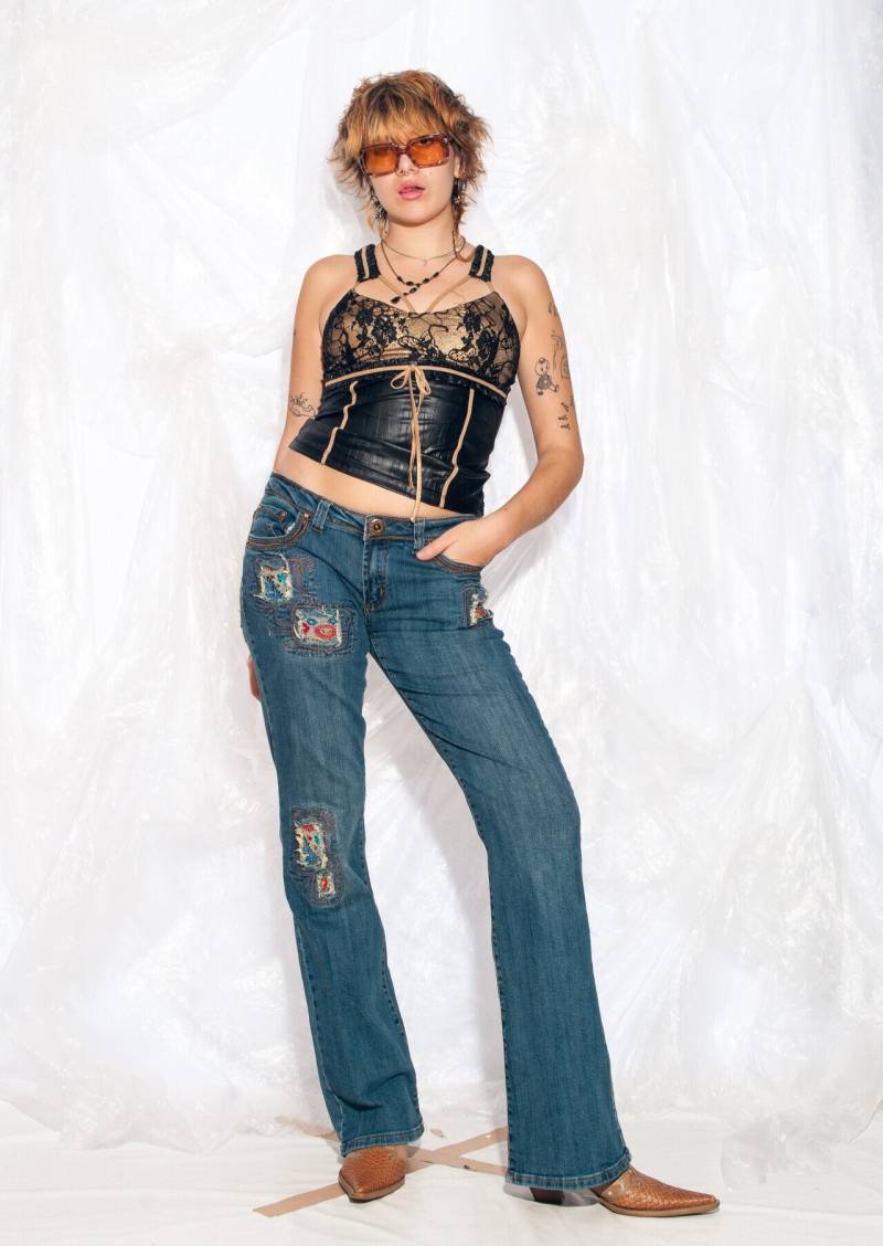 Vintage Y2K Flare Jeans in Blau Patchwork 2000Er Jahre Morgan De Toi Bestickte Low Rise Denim Hose Large von InterzoneVntg