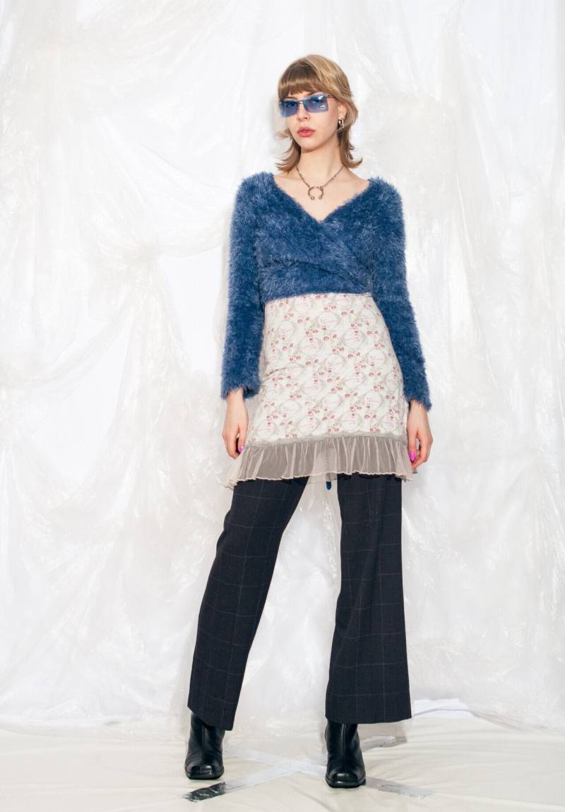 Vintage Y2K Handgemachte Strickjacke in Blaue Pelzigen 2000Er Jahre Gestrickte Krawatte Pullover Mittel Klein von InterzoneVntg