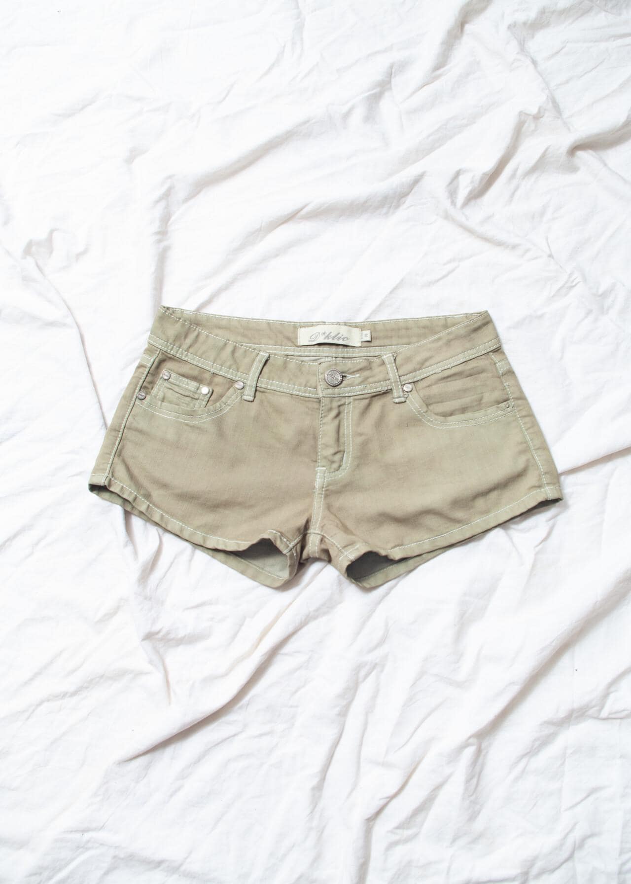 Vintage Y2K Jeans Shorts in Grün - 2000Er Jahre Überfärbte Schlamm Waschung Micro Hotpants Low Rise Taille Größe M von InterzoneVntg