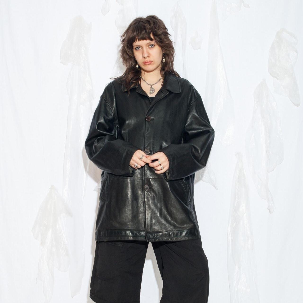 Vintage Y2K Lagerfeld Ledermantel in Schwarz - 2000Er Jahre Oversized Jacke Grunge Style Gender Neutral Mode von InterzoneVntg