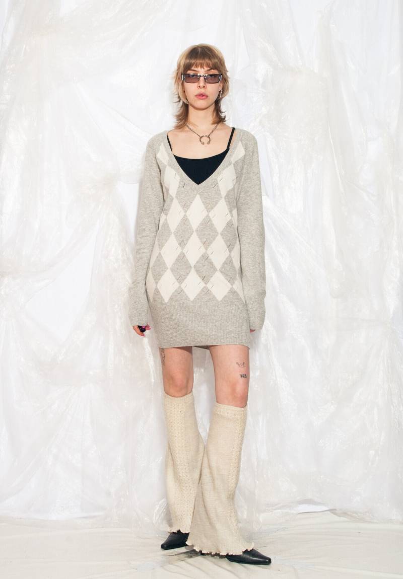 Vintage Y2K Langes Pullover Kleid in Preppy Grau Argyle 2000Er Jahre Weiches Rauten Muster Strickpullover Medium von InterzoneVntg