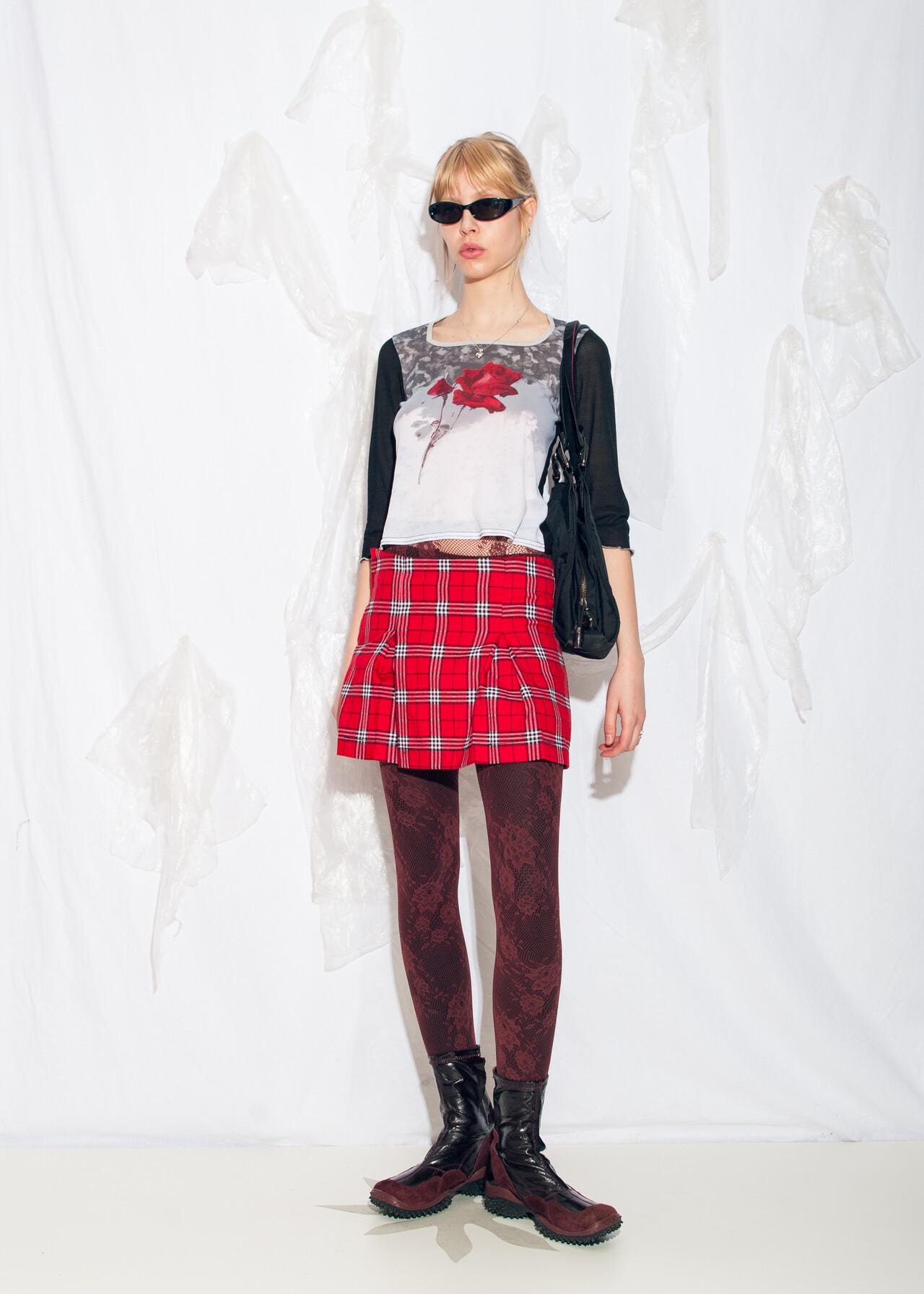 Vintage Y2K Low Rise Rock in Rot - 2000S Plissee Tartan Karo Mini Cyber Grunge Punk Stil Größe S Vintage Y2K Low Rise Rock in Rot - 2000S Plissee Tartan Karo Mini Cyber Grunge Punk Stil Größe S von InterzoneVntg