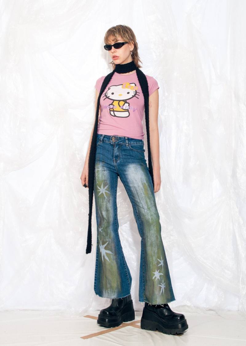 Vintage Y2K Reworked Flare Jeans in Handbemalte Grüne Stern Muster 2000Er Mid Rise Stonewashed Whimsigoth Denim Hose Extra Klein von InterzoneVntg