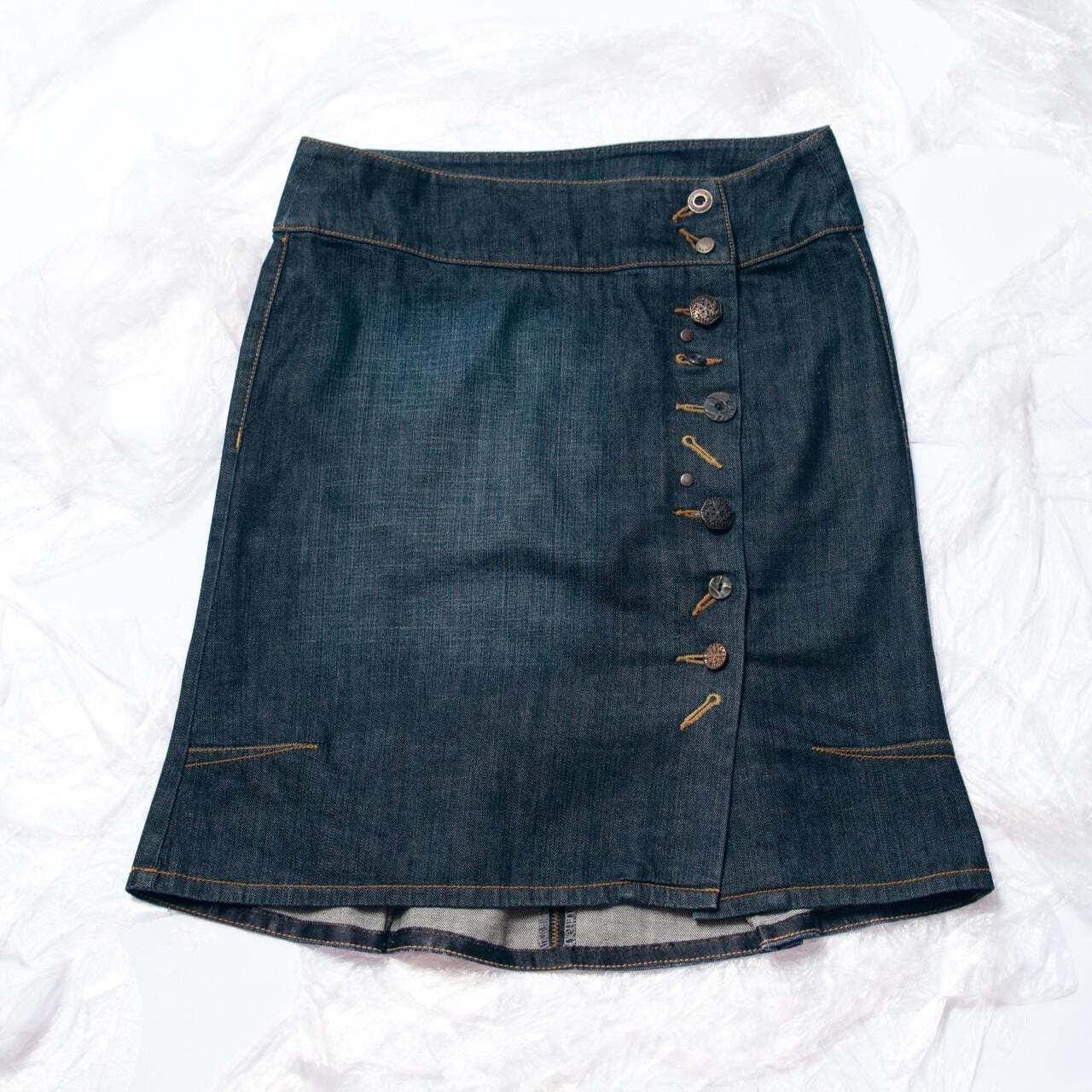 Vintage Y2K Rock in Blau - 2000S Low Rise Midi Mit Mismatched Buttons Grunge Style Whimsi Twee Fashion Größe M Vintage Y2K Rock in Blau - 2000S Low Rise Midi Mit Mismatched Buttons Grunge Style Whimsi Twee Fashion Größe M von InterzoneVntg