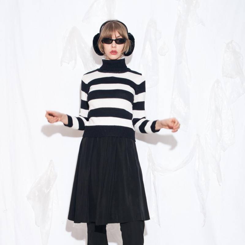 Vintage Y2K Rollkragen Pullover in Weiss Und Schwarz - 2000Er Grunge Style Strickpullover Grösse S Xs von InterzoneVntg