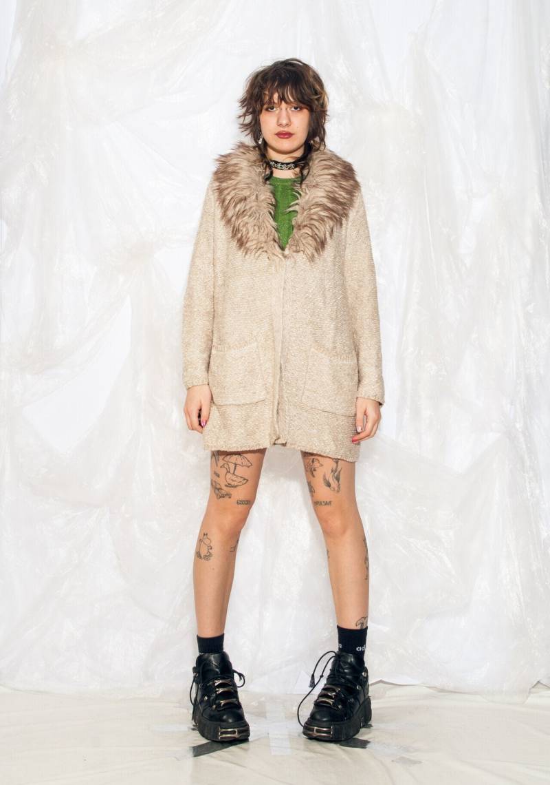 Vintage Y2K Strickjacke in Beige Mit Kunstpelzkragen 2000Er Jahre Oversized Pelz Jacke von InterzoneVntg
