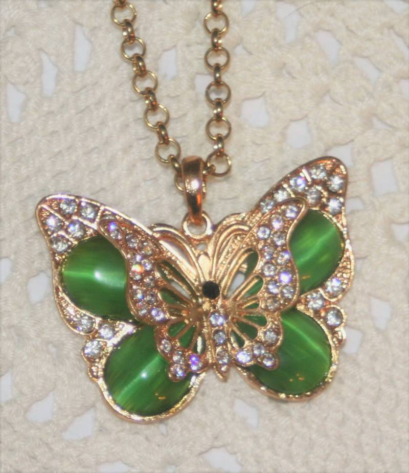 Auffällig Geformt Und Kelly Green Glas Glitzernde Strass Schmetterling Goldtone Anhänger Necklac Geschichtet von Inthepalmofhishand
