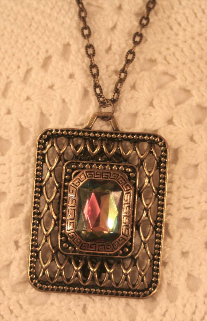 Auffallende Durchbrochene Verdecken Wirbel Filigrane Türkisgrünen Opalisierenden Rechteck Einschub Halskette von Inthepalmofhishand