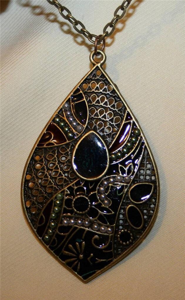 Auffallende Offen Geschlungen Spitzen Filigran Gearbeiteten Brasstone Schwarz Weinrot Emailliert Simuliert Perle Tropfen Halskette von Inthepalmofhishand