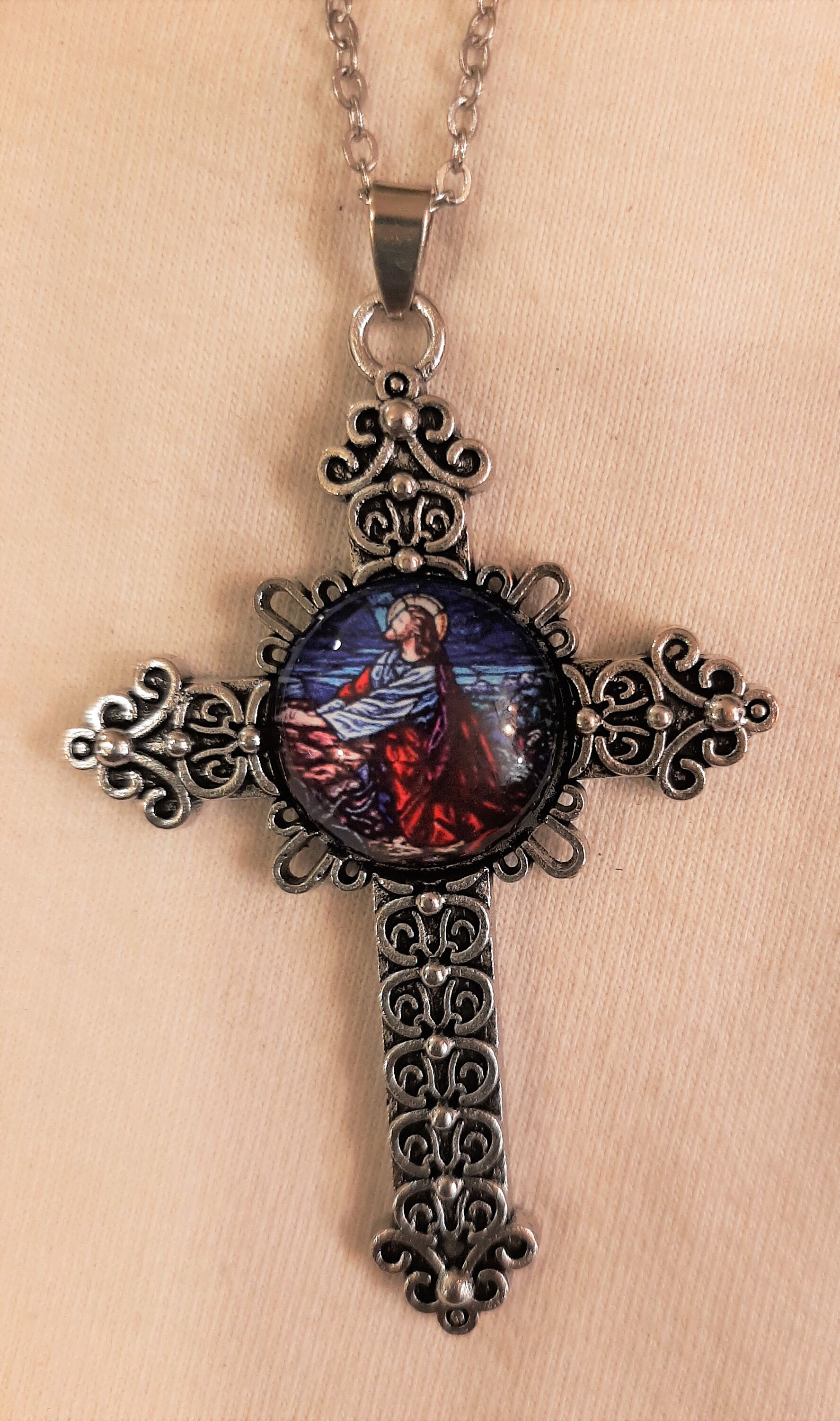 Entzückender Wirbel Akzent Jesus Kniend Im Gebet Garten Von Gethsemane Silberfarbenes Bild Medaille Kreuz Anhänger von Inthepalmofhishand