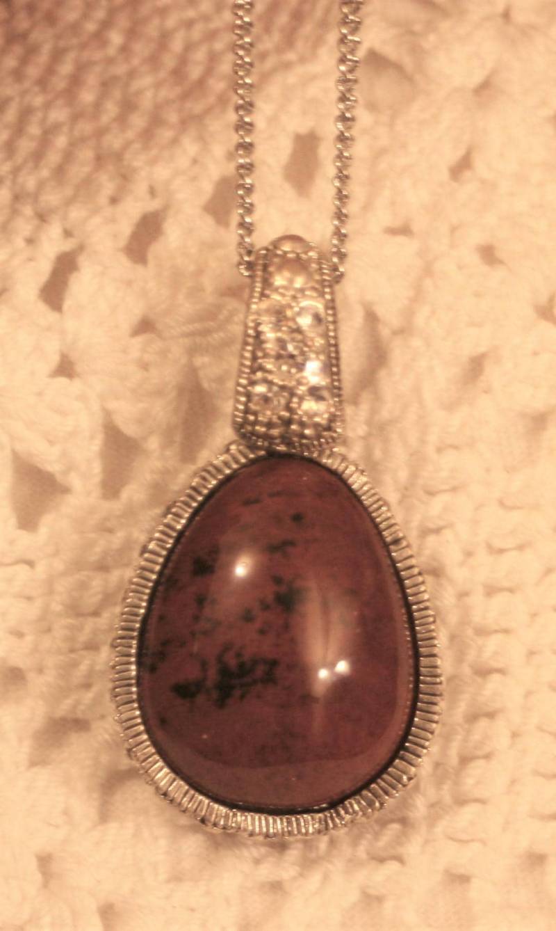 Funkelnden Weißen Strass Akzentuiert Bail Silvertone Gesprenkelt, Kaffee & Schwarz Natürliche Stein Teardrop Anhänger Halskette von Inthepalmofhishand