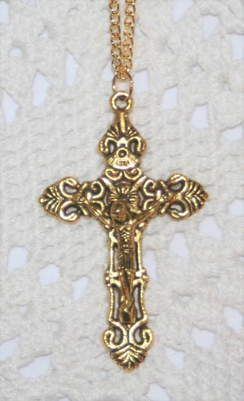 Gut Aussehend Geätzten Punkt Behängt Inri Durchbrochenen Goldtone Kruzifix Kreuz Christliche Religiöse Anhänger Halskette von Inthepalmofhishand