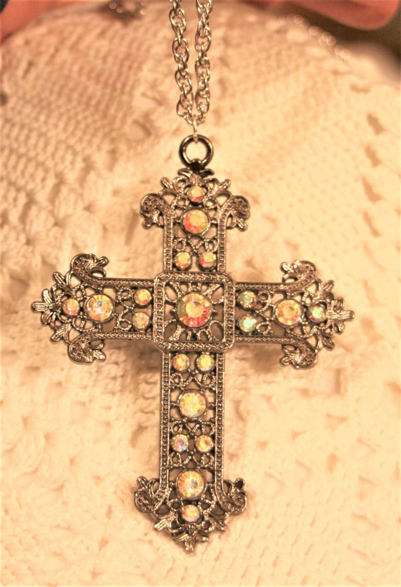 Lacy Fleur De Lis Bewaffnet Dunklen Silberton Aurora Borealis Strass Pectoral Cross Anhänger Halskette Religiöse Christian von Inthepalmofhishand