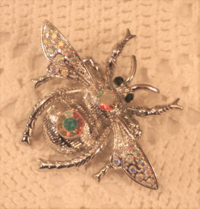 Wunderschöne Große Silvertone Hummel Biene Honig Aurora Borealis Strass Brosche von Inthepalmofhishand