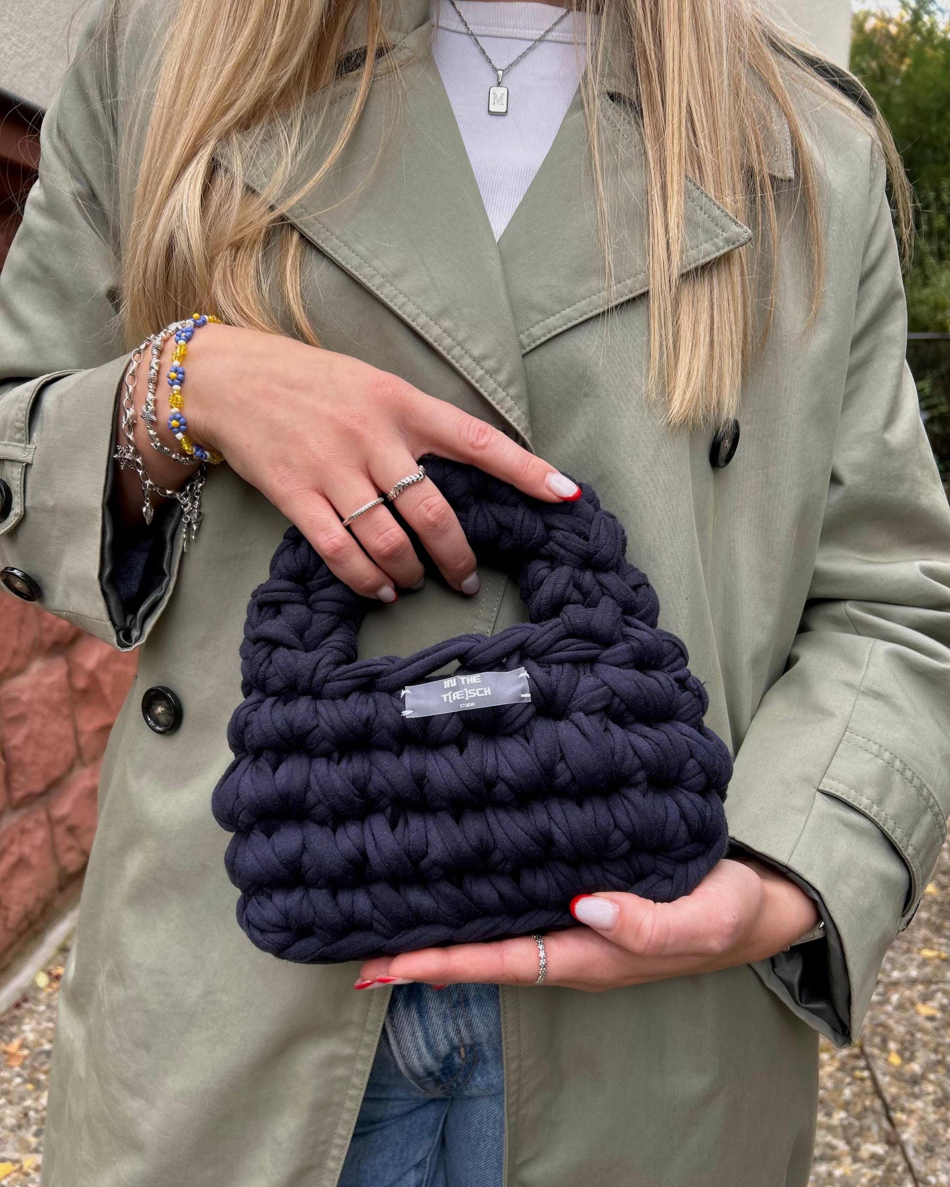 Gehäkelte Handtaschen Aus T-Shirt-Garn/Kollektion Bubble - Crochet Handbags Made From Tshirt Yarn/Collection von Inthetaeschstudio