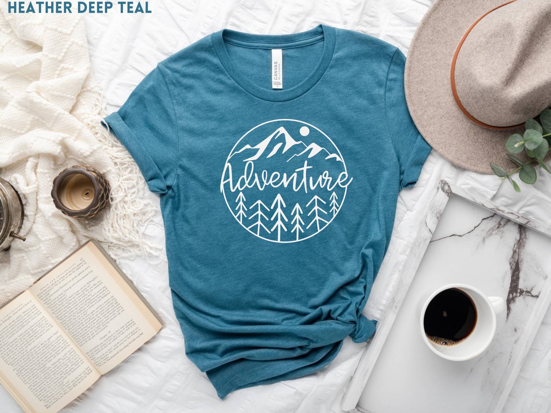Abenteuer T-Shirts Für Frauen, Wander-T-Shirts Süße Natur-T-Shirts, Camping-T-Shirts Sie, Wildness-T-Shirt Abenteuer T-Shirts Für Frauen, Wander-T-Shirts Süße Natur-T-Shirts, Camping-T-Shirts Sie, Wildness-T-Shirt von IntoThePinesDesign