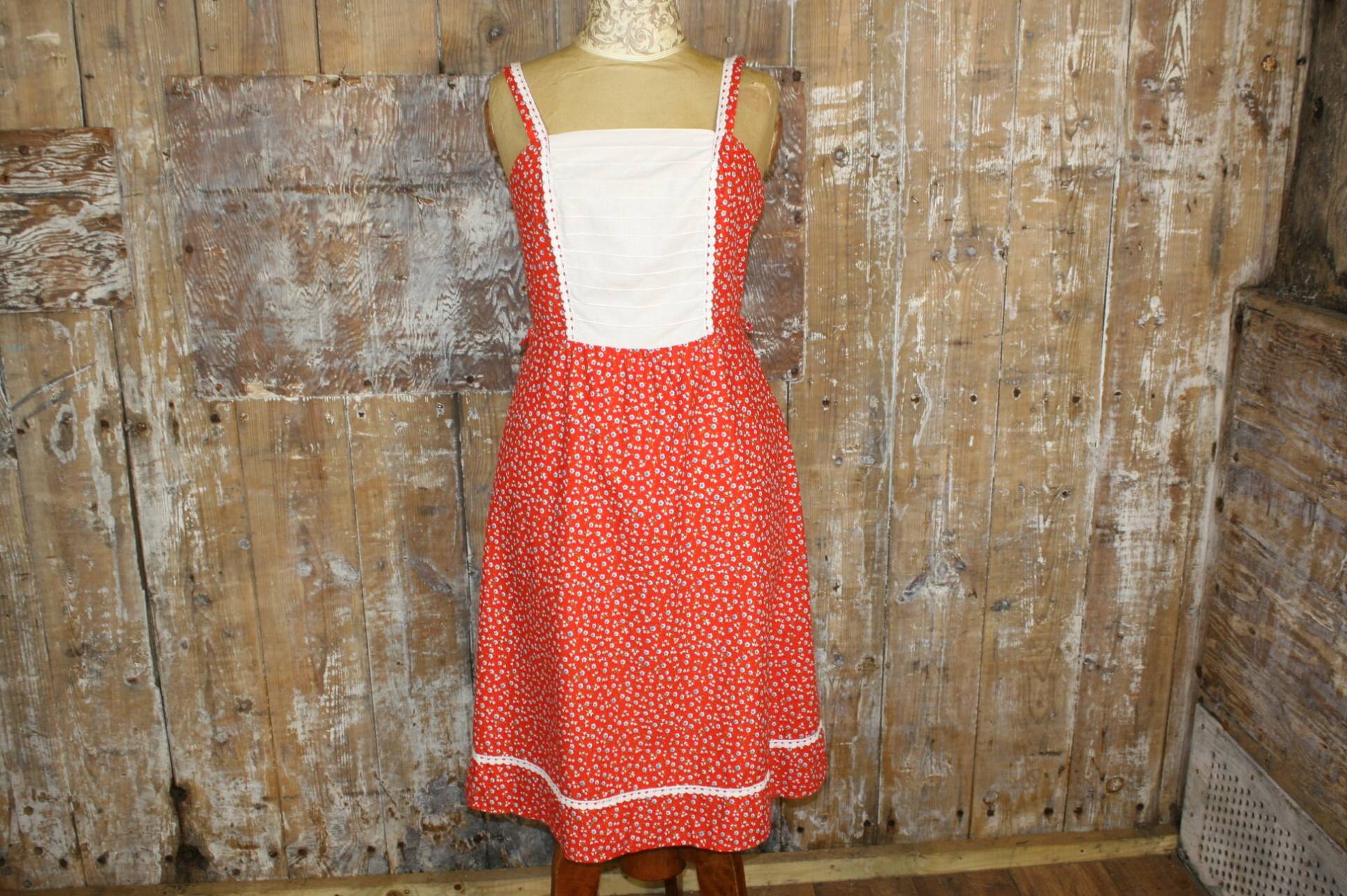 Vintage 70Er Rotes Blumen-Baumwoll-Sonnenkleid, Ditsy Print Gr. 10 Uk Sommerkleid, 36" Büste von IntoTheWoodsWear