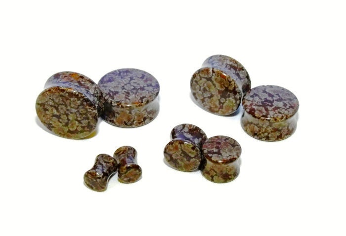 Ein Paar Braune Schneeflocken Obsidian Double Flared Stein Plugs & Gauges 8G 6G 4G 2G 0G 00G von Intrepidjewelry