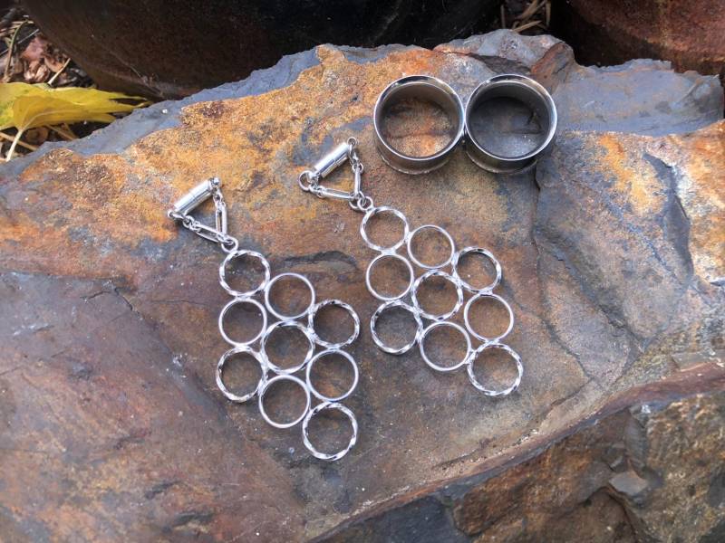 Einzigartige Silber Magnetverschluss Ohrringe - Entworfen, Um Durch Tunnel Getragen Zu Werden Größe 2G 1 "- Leicht Und Einfach Tragen von Intrepidjewelry