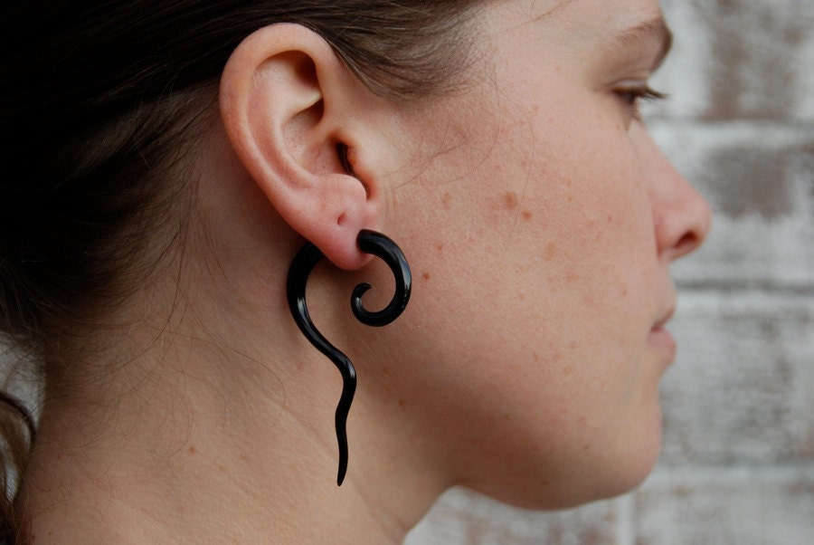 Gefälschte Messohrringe Für Normale Ohrringe von Intrepidjewelry