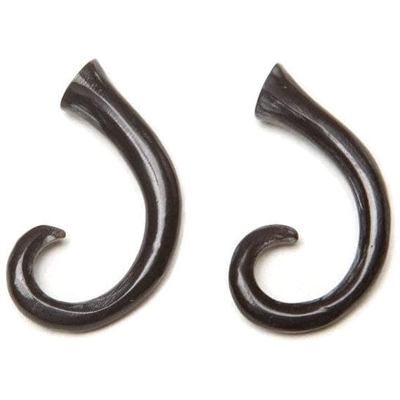 Geschnitzte Horn Ohrring 12Ga | 2 Mm, 10Ga | 2.5 8Ga | 3 6Ga | 4 Im Angebot von Intrepidjewelry