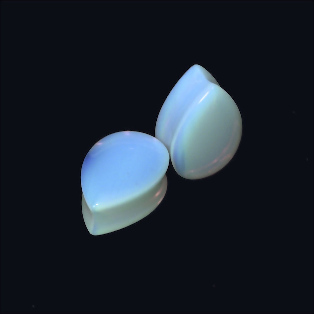 Opalite Tropfen Plugs | Tear Drops Stein Hochzeitsstecker Weisse Stecker - 2G, 0G, 00G, 7/16", 1/2", 11/16", 1", 1-1/8" von Intrepidjewelry