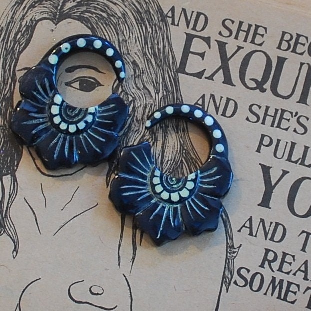 Wunderschöne Blume Horn Ohrstecker 12Ga | 2Mm, 10Ga | 8Mm 8Ga | 3Mm 6Ga | 4 Mm von Intrepidjewelry