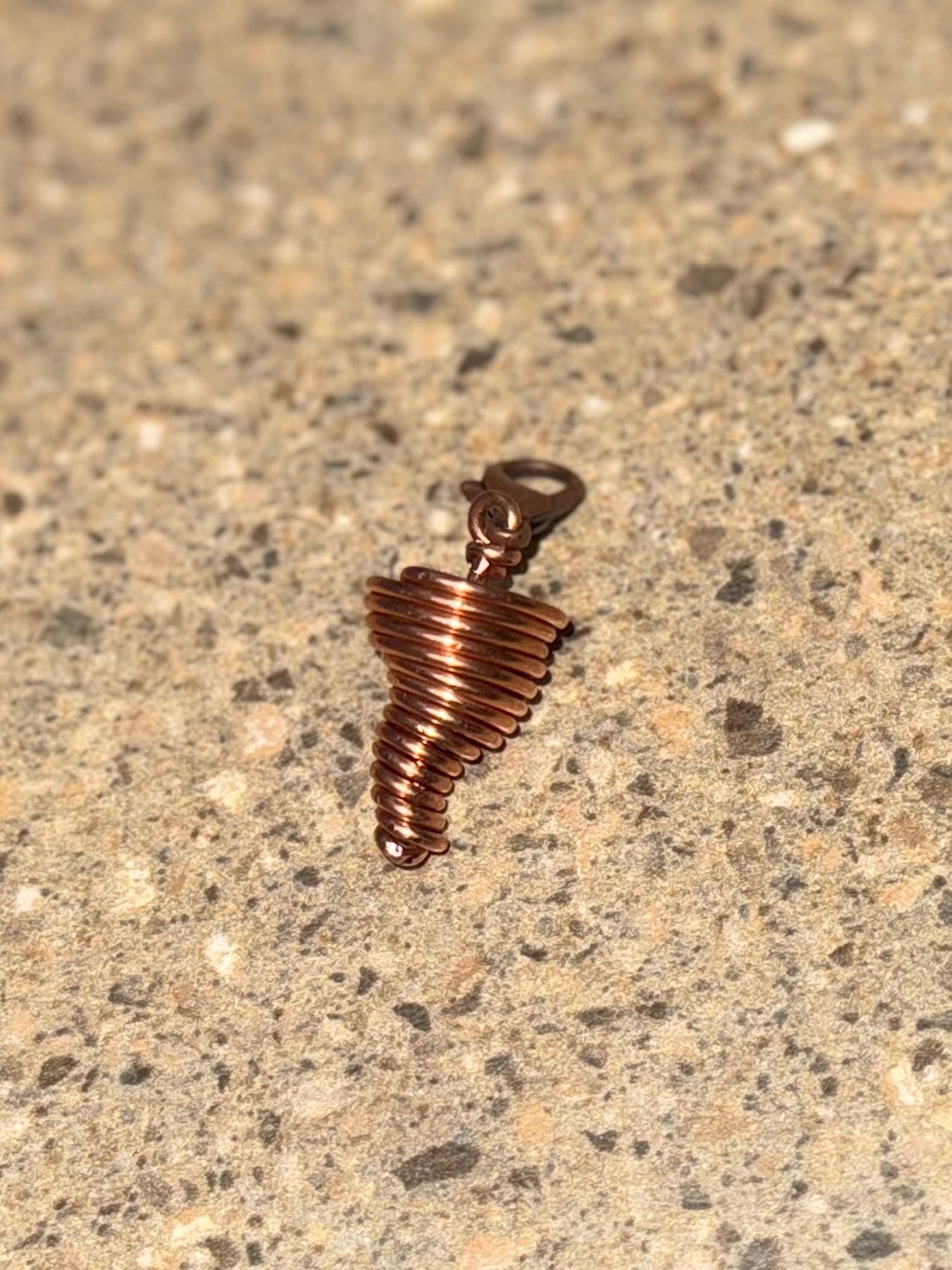 Wire Wrapped Tornado Reißverschluss, Sturm Chaser Charme, Tornadoes von IntricateWireDesigns