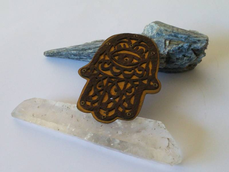 Hand Der Fatima Gürtelschnalle, Hamsa Messing Vernietet Auf Gehämmertes Gebeiztes Kupfer von IntrinsicElementz