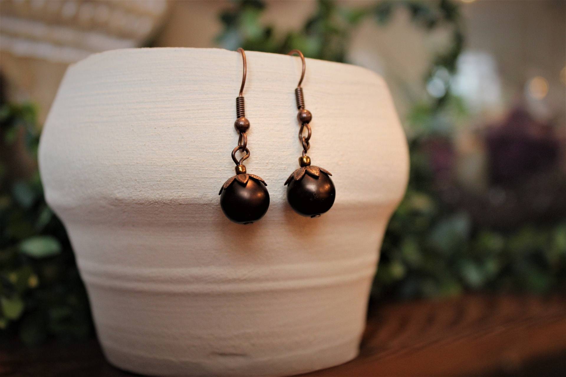 Rote Perlen Eichel Ohrringe von IntrospectionJewelry