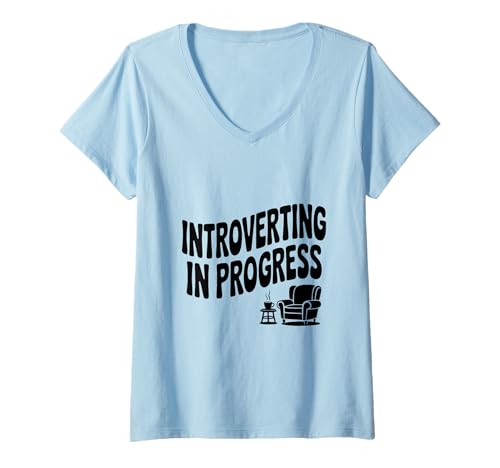 Damen Introverting In Progress Cozy Vibes für Hausangestellte T-Shirt mit V-Ausschnitt von Introverting In Progress Cozy Vibes For Homebodies