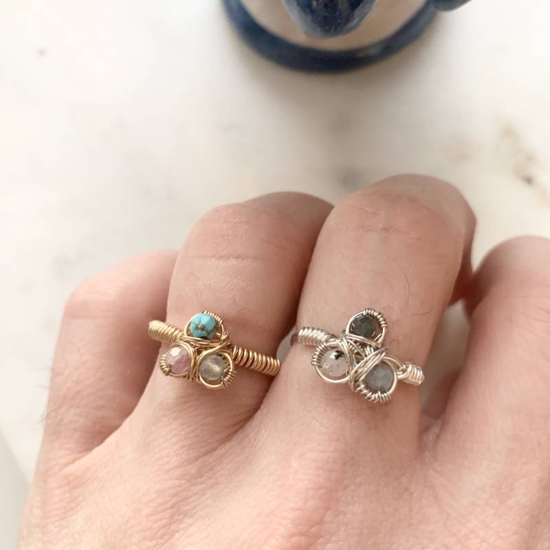 Benutzerdefinierte Familie Birthstone Ring Drei Für Mama Zwei Stein Schritt Mutter Geschenk Mimi Handgemachte Zierliche Draht Eingewickelte von InvokeJewels