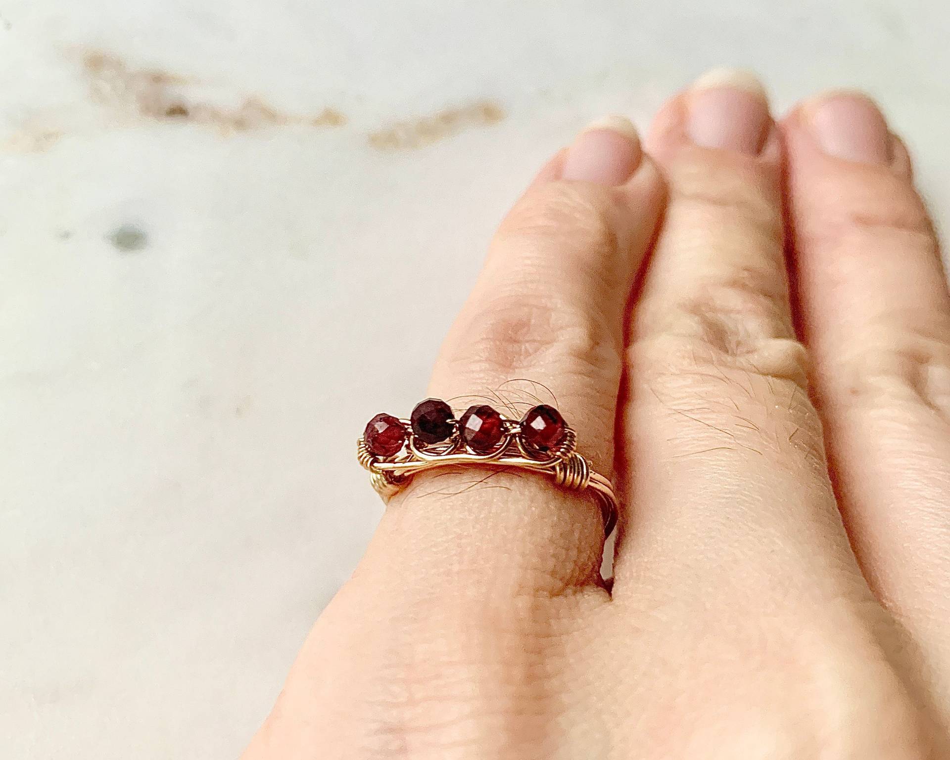 Stacking Ring, Granat Edelstein Ombre Steinbock Gold Ring Stacking Ring, Granat Edelstein Ombre Steinbock Gold Ring von InvokeJewels